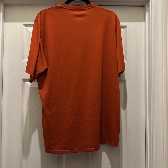 Men’s burnt orange Patagonia shirt. Excellent condition - Picture 3 of 4